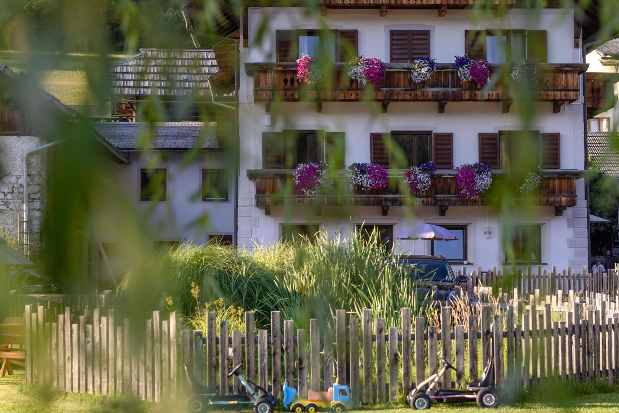 Hotel Ferienhof Hoffmann Weissensee Exterior foto